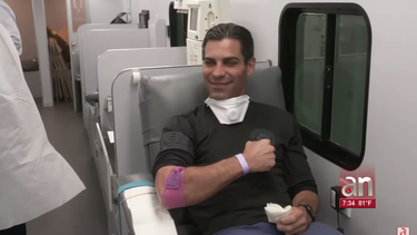 alcalde de miami primer donante de plasma en florida