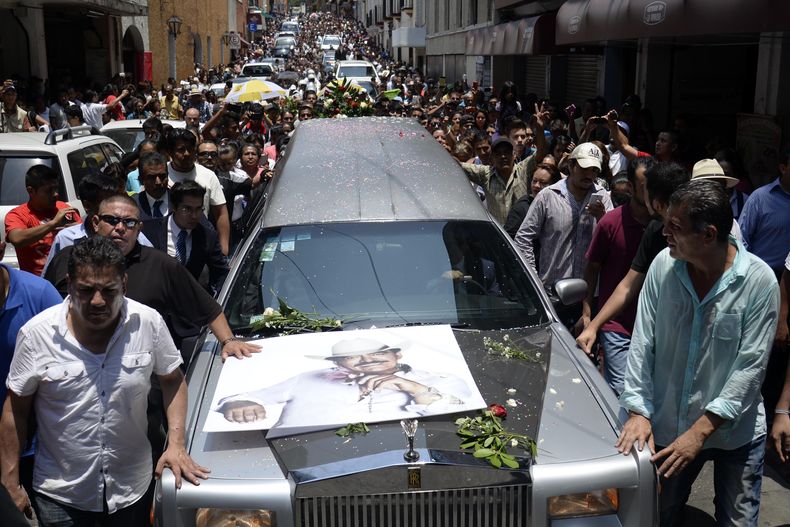 ESP-MUS_JOAN_SEBASTIAN-FUNERAL-3.jpg