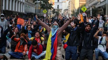 en colombia 3 muertos y varios detenidos despues de protestas