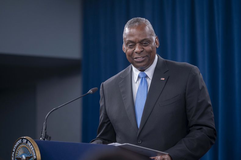 El secretario de Defensa de EEUU, Lloyd Austin, responde una pregunta durante una rueda de prensa en el Pentágono el jueves 25 de julio de 2024 en Washington. (AP Foto/Kevin Wolf)