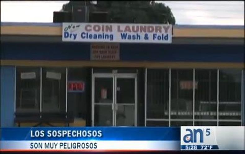 La policía de Hialeah está buscando a los sospechosos de asaltar y robar una lavandería ubicada en el este de esa ciudad.