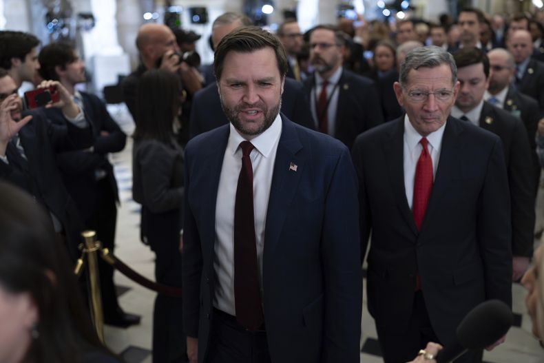 El vicepresidente estadounidense JD Vance al llegar al Congreso para el discurso del presidente Donald Trump en Washington el 4 de marzo del 2025. (AP foto/Jose Luis Magana)