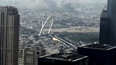 Sale humo tras una explosión en Doha, Qatar, el 9 de septiembre del 2025. (UGC via AP)