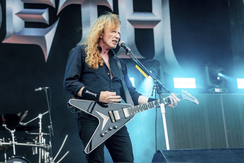 ARCHIVO - Dave Mustaine, de Megadeth, se presenta durante el Louder Than Life Music Festival el viernes 22 de septiembre de 2023, en Louisville, Ky. (Foto Amy Harris/Invision/AP, archivo)