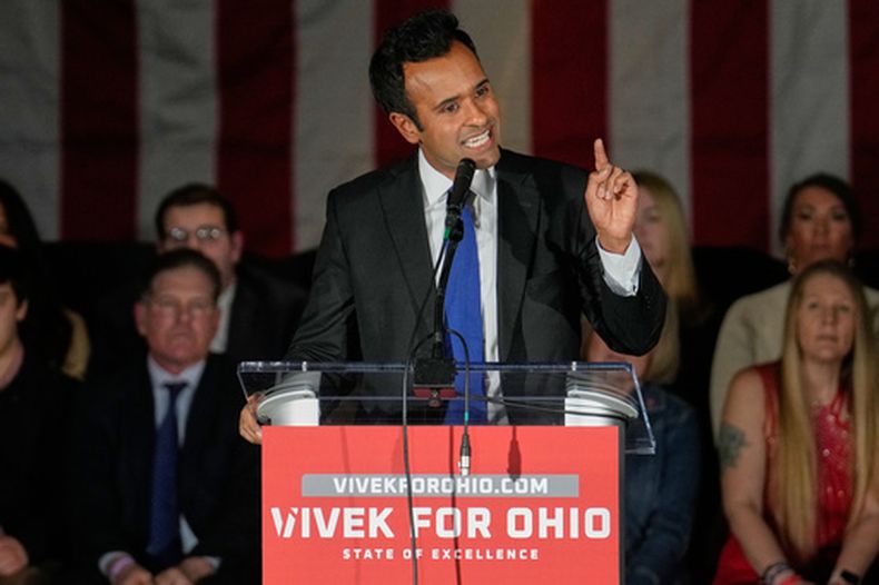 Vivek Ramaswamy, candidato republicano a gobernador de Ohio, habla en un mitin el miércoles 7 de enero de 2026, en Cleveland. (AP Foto/Sue Ogrocki)