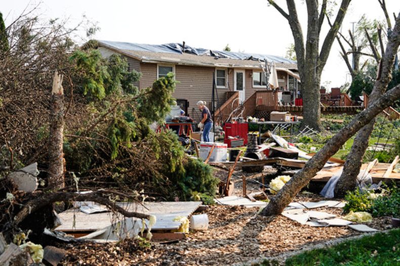 Los daños por el tornado en Appleton, Wisconsin, el 28 de julio del 2026. (AP foto/Kayla Wolf)