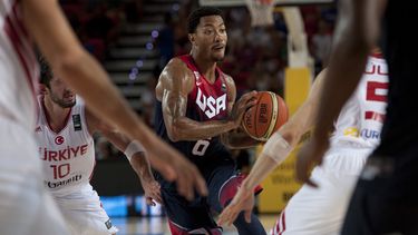 americateve | Derrick Rose de Estados Unidos conduce el bal&oacute;n durante el partido ante Turqu&iacute;a por el Grupo C del Mundial de b&aacute;squetbol el domingo 31 de agosto de 2014. (AP Foto/Alvaro Barrientos)