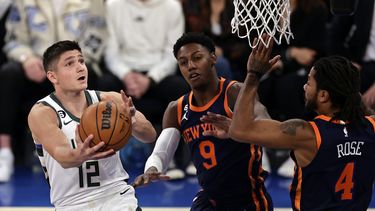 Bucks aguantan al final sin Giannis para vencer a Knicks