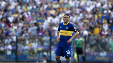 americateve | Juan Rom&aacute;n Riquelme hace gestos de dolor tras lesionarse durante un partido de Boca Juniors con All Boys el 24 de noviembre del 2013. (AP Photo/Eduardo Di Baia)