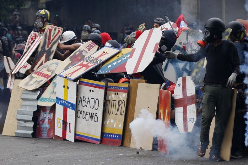 AMS-GEN_VENEZUELA-PROTESTAS_IMPLEMENTOS-1.jpg