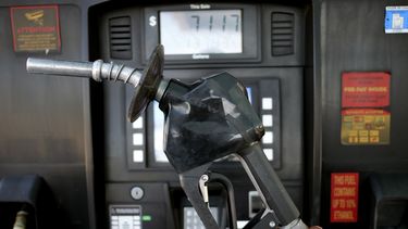 los precios de la gasolina en florida suben por primera vez en 10 semanas