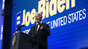 El presidente Joe Biden habla en la Cena Nacional de la Campaña de Derechos Humanos el sábado 14 de octubre de 2023 en Washington. (Kevin Wolf/AP Imágenes para la campaña de derechos humanos)
