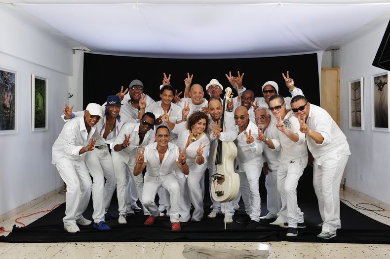 La popular orquesta de música cubana Los Van Van está en Miami para promocionar su más reciente disco, La fantasía.