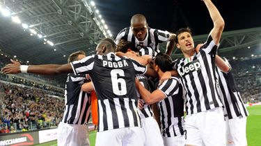 americateve | Los jugadores de la Juventus festejan luego que su compa&ntilde;ero Simone Padoin anot&oacute; frente al Atalanta, en un partido de la Serie A italiana disputado el lunes 6 de mayo de 2014 (AP Foto/Massimo Pinca)