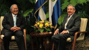 Sánchez Cerén se reunió con Raúl Castro en La Habana en mayo del 2015.