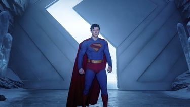 Esta imagen publicada por Warner Bros. Pictures muestra a David Corenswet en una escena de Superman. (Warner Bros. Pictures vía AP)