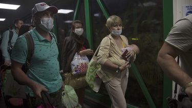 retornan a turistas rusos varados en cuba y dominicana por la guerra