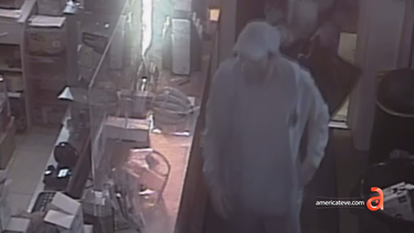 captado en camara el robo de la caja registradora  de una licoreria en west miami