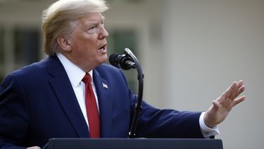 Trump extiende el confinamiento nacional por un mes