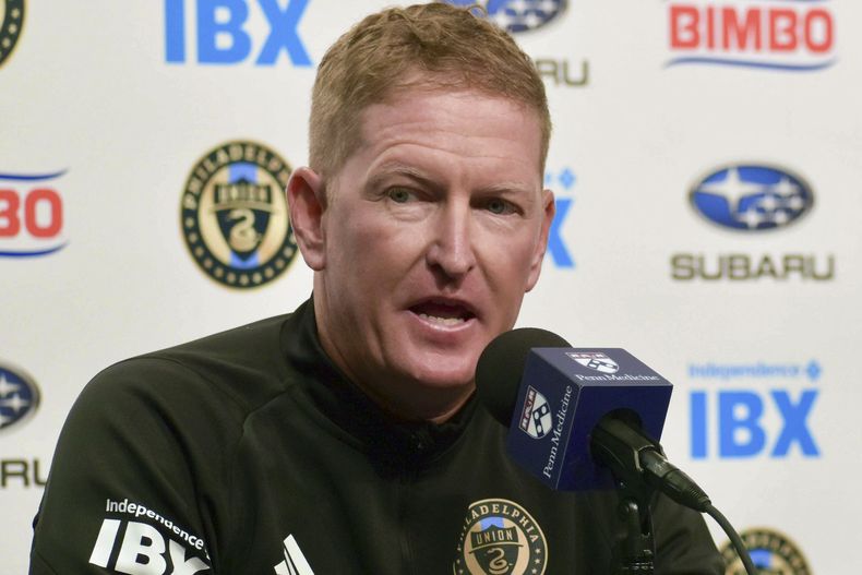 ARCHIVO - Jim Curtin, técnico del Union de Filadelfia, habla en una conferencia de prensa en Chester, Pensilvania, el jueves 9 de mayo de 2024 (Jonathan Tannenwald/The Philadelphia Inquirer via AP, archivo)
