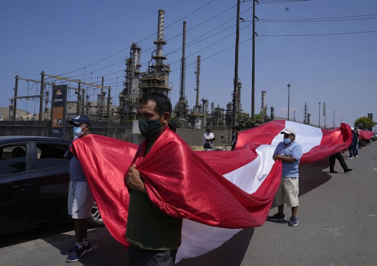 Perú: Protesta por derrame tras oleaje por erupción en Tonga