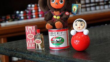 americateve | La carne rusa formó parte de la dieta de millones de cubanos durante las décadas en que la isla y el gigante socialista, la Unión de Repúblicas Socialistas Soviéticas (URSS), tuvieron una estrecha alianza. Algunos la recuerdan con pavor, por ser la comida