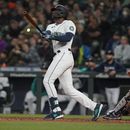 Lewis jonronea y los Marineros blanquean a los Astros 6-0