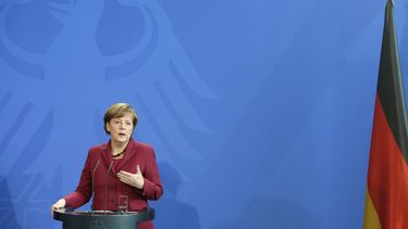americateve | La canciller alemana Angela Merkel durante una conferencia de prensa con el primer ministro canadiense Stephen Harper, en Berl&iacute;n, Alemania, el jueves 27 de marzo de 2014. (Foto AP/Michael Sohn)