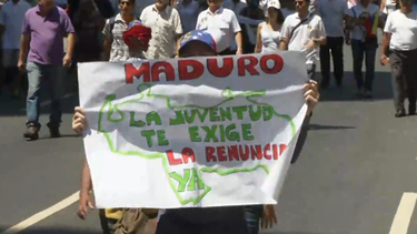 venezolanos siguen en las calles exigiendo la renuncia de nicolas maduro
