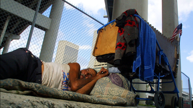 peligroso brote de sida y hepatitis c obliga a las autoridades de miami a bloquear calles en overtown