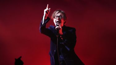 ARCHIVO - Jarvis Cocker de la banda Pulp se presenta en el Hollywood Palladium de Los Ángeles el 18 de septiembre de 2024. (Foto AP/Chris Pizzello, archivo)