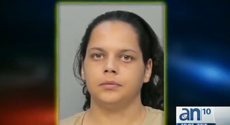 Una mujer sospechosa de intentar robar en dos residencias de Coral Gables está en poder de las autoridades.