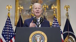 biden pide tener confianza en los bancos tras quiebras