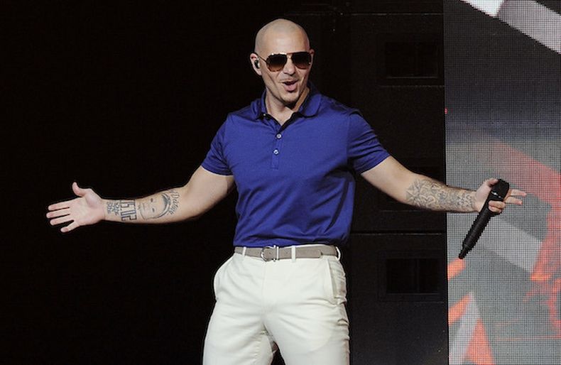 Eva Longoria deslumbró durante la ceremonia de los Premios ALMA 2014.