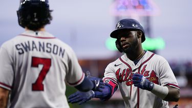 Harris y Olson ayudan a que Bravos corten mala racha