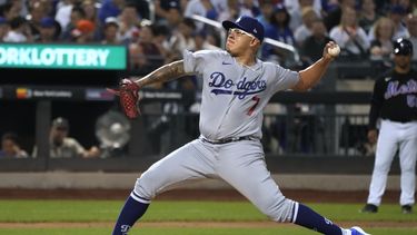 El mexicano Julio Urías, de los Dodgers de Los Ángeles, hace un lanzamiento ante los Mets de Nueva York en el encuentro del viernes 14 de julio de 2023 (AP Foto/Mary Altaffer)
