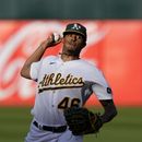 El lanzador dominicano de los Atléticos de Oakland Luis Medina trabaja la primera entrada del juego ante los Medias Blancas de Chicago el viernes 30 de junio del 2023. (AP Foto/Godofredo A. Vásquez)
