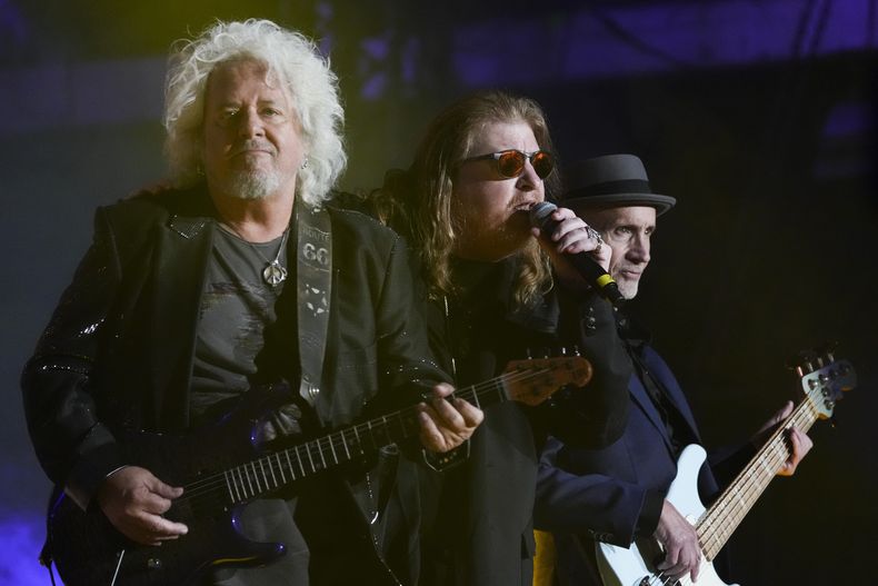 Toto durante su presentación en el festival Corona Capital en la Ciudad de México, el viernes 15 de noviembre de 2024. (Foto AP/Eduardo Verdugo)