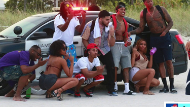 emergencia en miami beach tras peleas, caos y arrestos  en spring brake