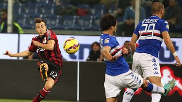 americateve | Stephan El Shaarawy del Milan remata a gol en el partido contra Sampdoria por la liga italiana, el s&aacute;bado 8 de noviembre de 2014. (AP Foto/Carlo Baroncini)