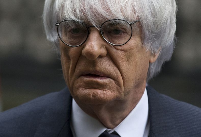 El presidente y director de la F&oacute;rmula 1 Bernie Ecclestone a su llegada a la corte superior de Londres en noviembre de 2013. Ecclestone fue absuelto de una acusaci&oacute;n de corrupci&oacute;n por la venta de los derechos de la F1 el jueves 20 de
