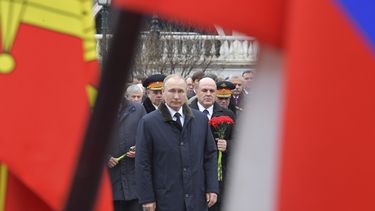 Oficial del FBI: Rusia quiere ver a EEUU “hacerse trizas”