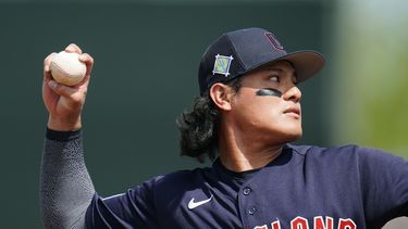 Guardianes canjean a Yu Chang a Piratas por efectivo