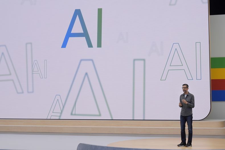 ARCHIVO - El director general de Alphabet, Sundar Pichai, habla en un evento de Google I/O en Mountain View, California, el 14 de mayo de 2024. (AP Foto/Jeff Chiu, Archivo)