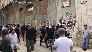 asi se grabo del video de enrique iglesias subeme la radio  en la habana, cuba