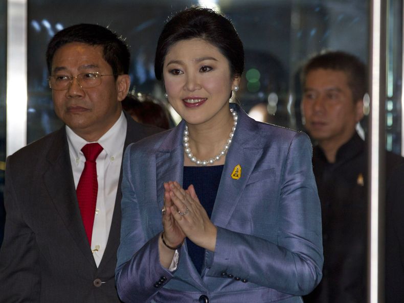 la primera ministra de Tailandia Yingluck Shinawatra a su llegada a la corte constitucional en Bangkok, Tailandia, el martes 6 de mayo de 2014 en la que es juzgada por presunto abuso de poder. (Foto de AP/Sakchai Lalit)