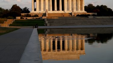 Pintan mensaje obsceno en monumento a Lincoln en Washington