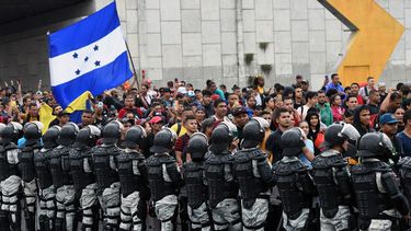 miles de migrantes entre ellos venezolanos salen en caravana del sur de mexico con rumbo a eeuu
