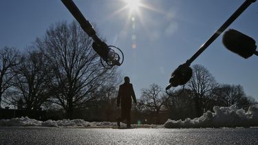 Obama pide al Congreso subir el salario mínimo