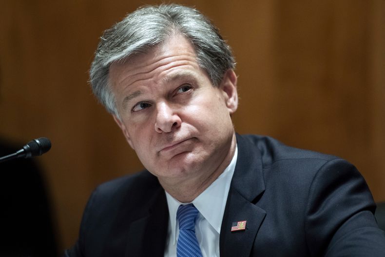 ARCHIVO - El director del FBI, Christopher Wray, testifica en el Capitolio en Washington, el 24 de septiembre de 2020. (Tom Williams/Archivo vía AP, Archivo)